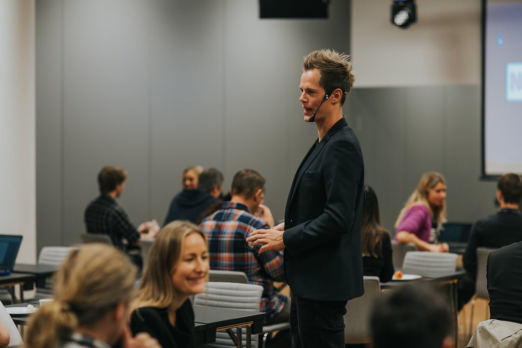 Jarle Kondrup speaking to a room full of participants